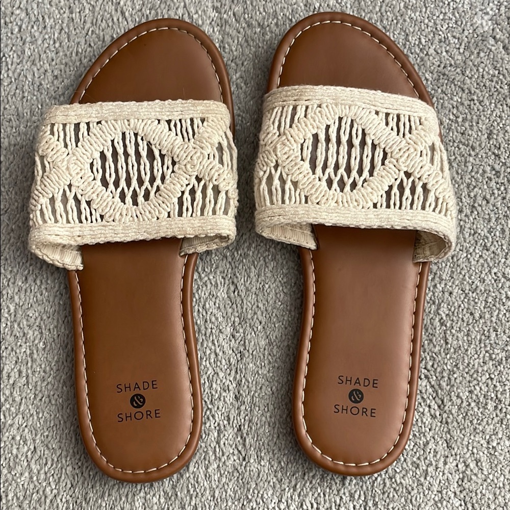 Shade & Shore Cream Sandals with Woven Upper and Open-Toe Design
